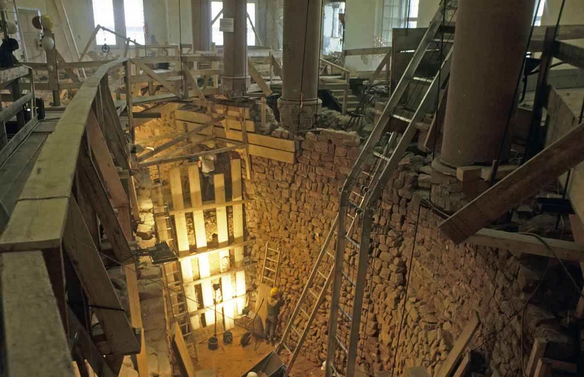 Der Untere Westsaal bei der Ausgrabung 1989/90.